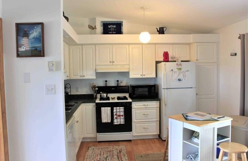 Lubec Hütte | Spectacular Beachfront 2-bedroom cottage 5 minutes from Quoddy Head State Park!