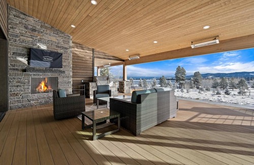 Tamarack Haus | Spectacular Estate Home with Hot Tub and Sauna