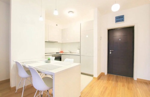 Donja Lastva Wohnung | Spektakuläre moderne Apt in Tivat Minute vom Meer entfernt