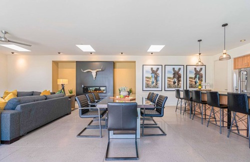 Racquet Club West Haus | Spectacular Resort-Style Oasis