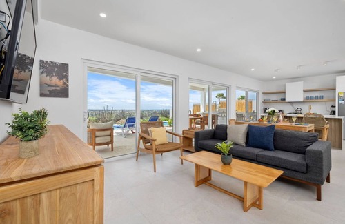 Alto Vista Haus | Spectacular View Private Pool King Beds Ensuite
