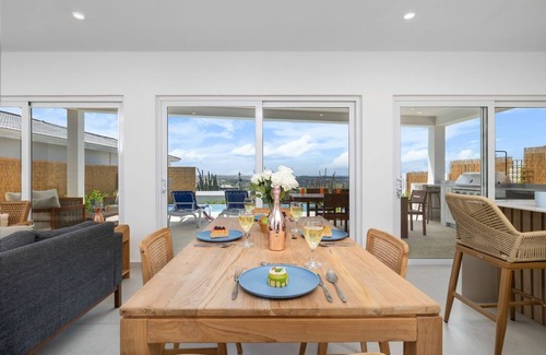 Alto Vista Haus | Spectacular View Private Pool King Beds Ensuite