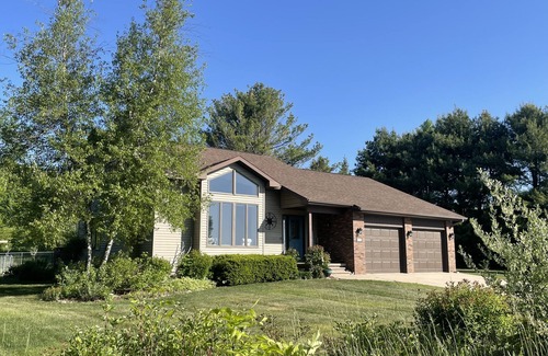 Suttons Bay Haus | Herrliches Suttons Bay View Haus in Michigan Wine Country.