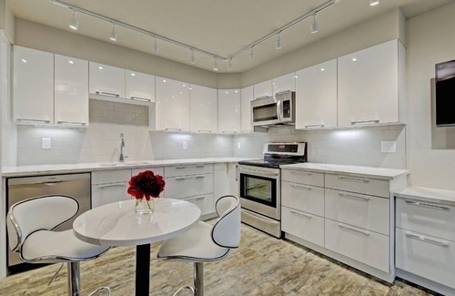 Downtown Victoria Eigentumswohnung | Spectacular Waterfront Executive Suite!