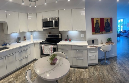 Downtown Victoria Eigentumswohnung | Spectacular Waterfront Executive Suite!