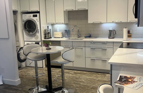 Downtown Victoria Eigentumswohnung | Spectacular Waterfront Executive Suite!