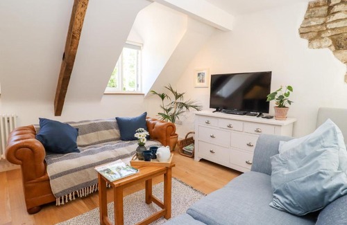 Stroud Haus | Spring Cottage