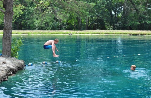 New Holland Resort | Spring Gulch Country House 9