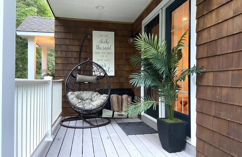 Quogue Haus | Spring is here! Message me for your 20% off discount offer per night!