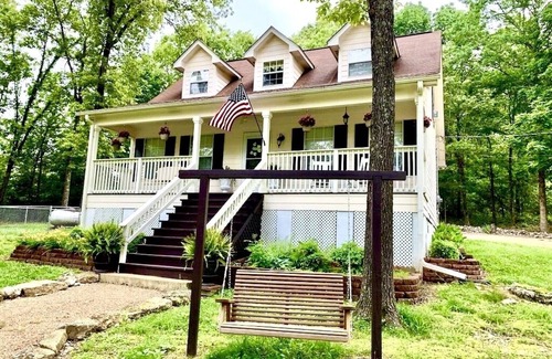 Hardy Haus | Spring River Getaway