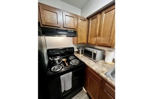 Mableton Haus | Spring Townhome mins to Six Flags Truist Park ATL