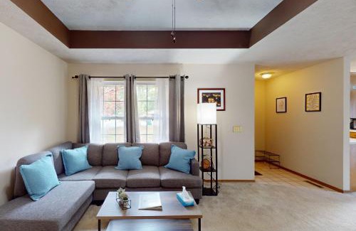 Brookline Station Haus | Springfield Serenity