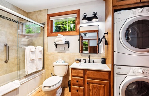 Fish Creek Hotel | Spruce and Shore Motel