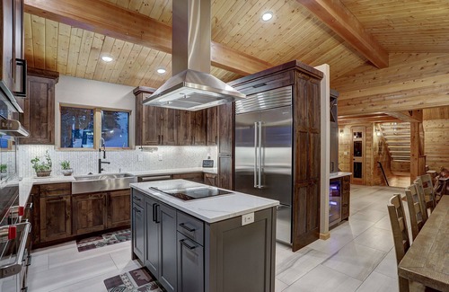 Blue River Haus | Spruce Creek Lodge- 5 min to Downtown Breck!