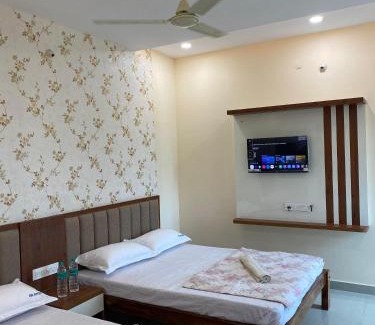 Hassan Kabine | Sri Annapurneshwari Residency & Lodging