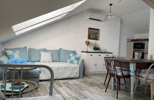 Srni Wohnung | Srní-Modrý podkroví byt/dvojdomek u hotelu Vydra