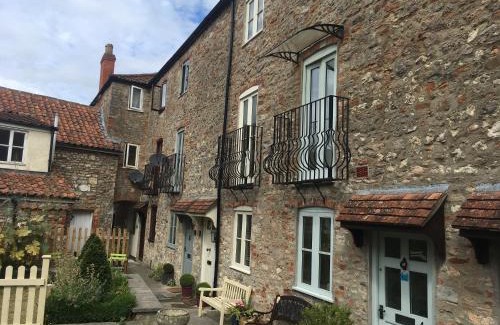 Wells Haus | St Etheldreda's Cottage, Wells, Somerset