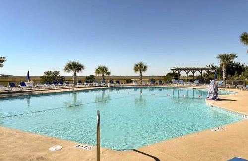 Oceanmarsh Subdivision Wohnung | St Helena Island Condo with Pool and Beach Access!