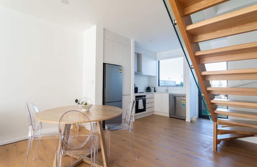 Remuera Wohnung | St Vincent Charmer - Stylish Townhouse w CarPark