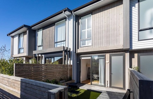 Remuera Wohnung | St Vincent Charmer - Stylish Townhouse w CarPark