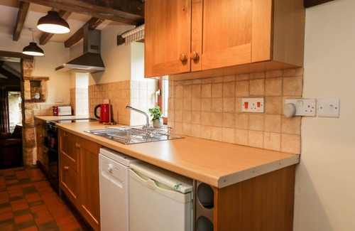 Longborough Hütte | STABLE COTTAGE, pet friendly, with open fire in Moreton-In-Marsh