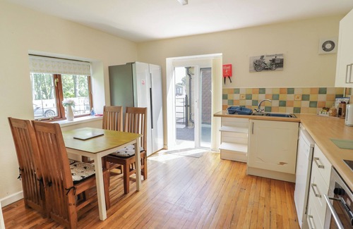 Aymestrey Hütte | STABLES COTTAGE, pet friendly, character holiday cottage in Shobdon