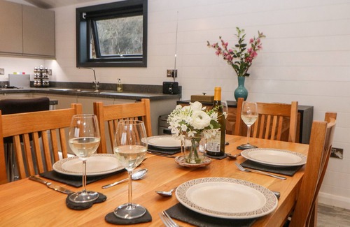 Chesterfield Hütte | STABLES LODGE, pet friendly, character holiday cottage in Wingerworth