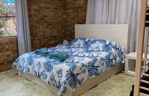 Stanage Haus | Stanage Bay decked-out, spacious beach house with air-conditioning, boat-parking