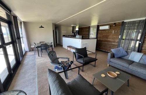 Stanmore Bay Haus | Stanmore Bay Log Cabin - short walk to beach