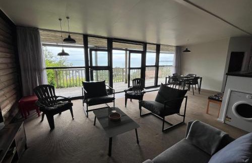 Stanmore Bay Haus | Stanmore Bay Log Cabin - short walk to beach
