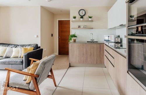 Guildford Wohnung | StarHost Residences | Modern Stylish 2 Bedroom Apartment in Guildford
