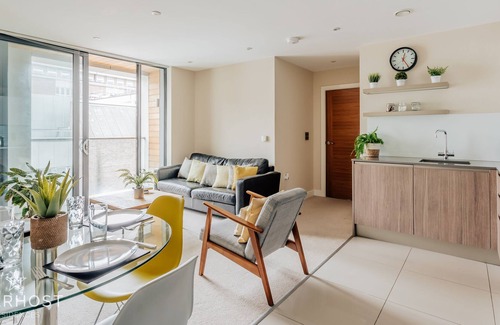Guildford Wohnung | StarHost Residences | Modern Stylish 2 Bedroom Apartment in Guildford