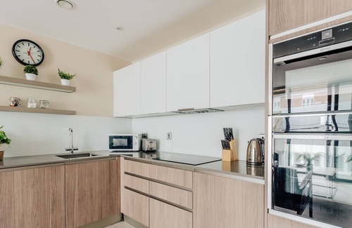Guildford Wohnung | StarHost Residences | Modern Stylish 2 Bedroom Apartment in Guildford