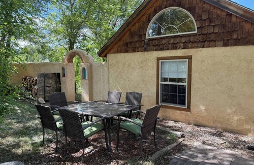 Red Wing Hütte | Starlight Cottage: Unwind in this cozy historic adobe