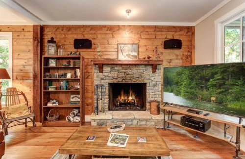 Big Canoe Haus | Stars Align Cottage - Relaxing Hot Tub Comfy Outdoor Seating More