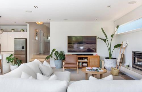 Westmere Haus | State-Of-The-Art Executive Home - Aircon - Spa