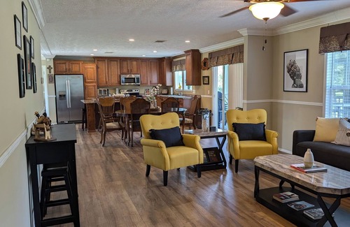 Valley Grande Haus | Stay at a 4-bedroom Unique Historic Landmark just outside of the city of Selma.