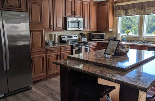 Valley Grande Haus | Stay at a 4-bedroom Unique Historic Landmark just outside of the city of Selma.