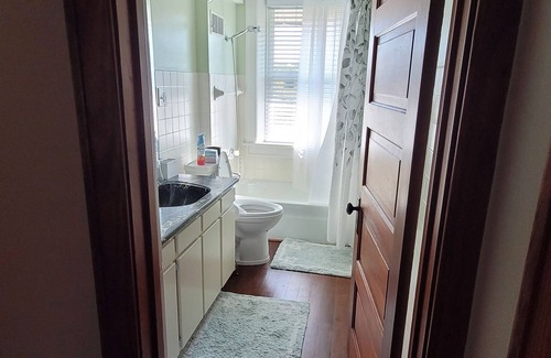 Pilot Grove Sonstige | Stay at our recently renovated, beautiful, rural Iowa Farmhouse