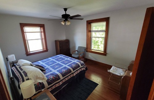 Pilot Grove Sonstige | Stay at our recently renovated, beautiful, rural Iowa Farmhouse