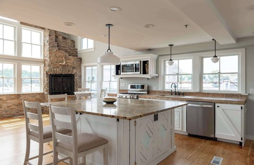 Gloucester Haus | Stay at Smith Cove Su