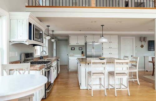 Gloucester Haus | Stay at Smith Cove Su