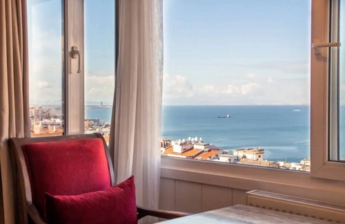 Konak Haus | Stay in a Sea View House in the City Center