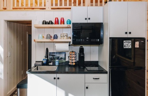 Campton Kabine | Stay in Style and Comfort at Moonshine Manor