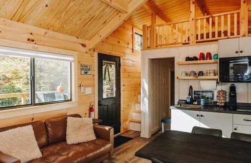 Campton Kabine | Stay in Style and Comfort at Moonshine Manor