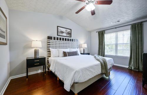 Woodstock Haus | Stay In This Chic Townhome Near Olde Rope Mill