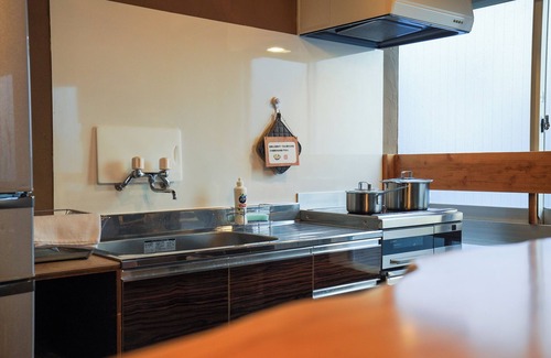 Kannai Wohnung | Stay in Yokohama Retro Old Town, film and drama locations! 5LDK, 100 sq.m. 5-minute walk to JR Kannai Station and 6 stations on 4 lines are available!