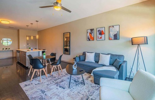 Evans Churchill Wohnung | Stay Near DT PHX| Balcony,W/D,Pool,Gym,Parking