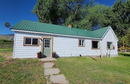 Salmon Haus | Stay on the ranch in beautiful ranch house