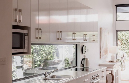 Battery Point Haus | Stay steps from Salamanca in historical cottage